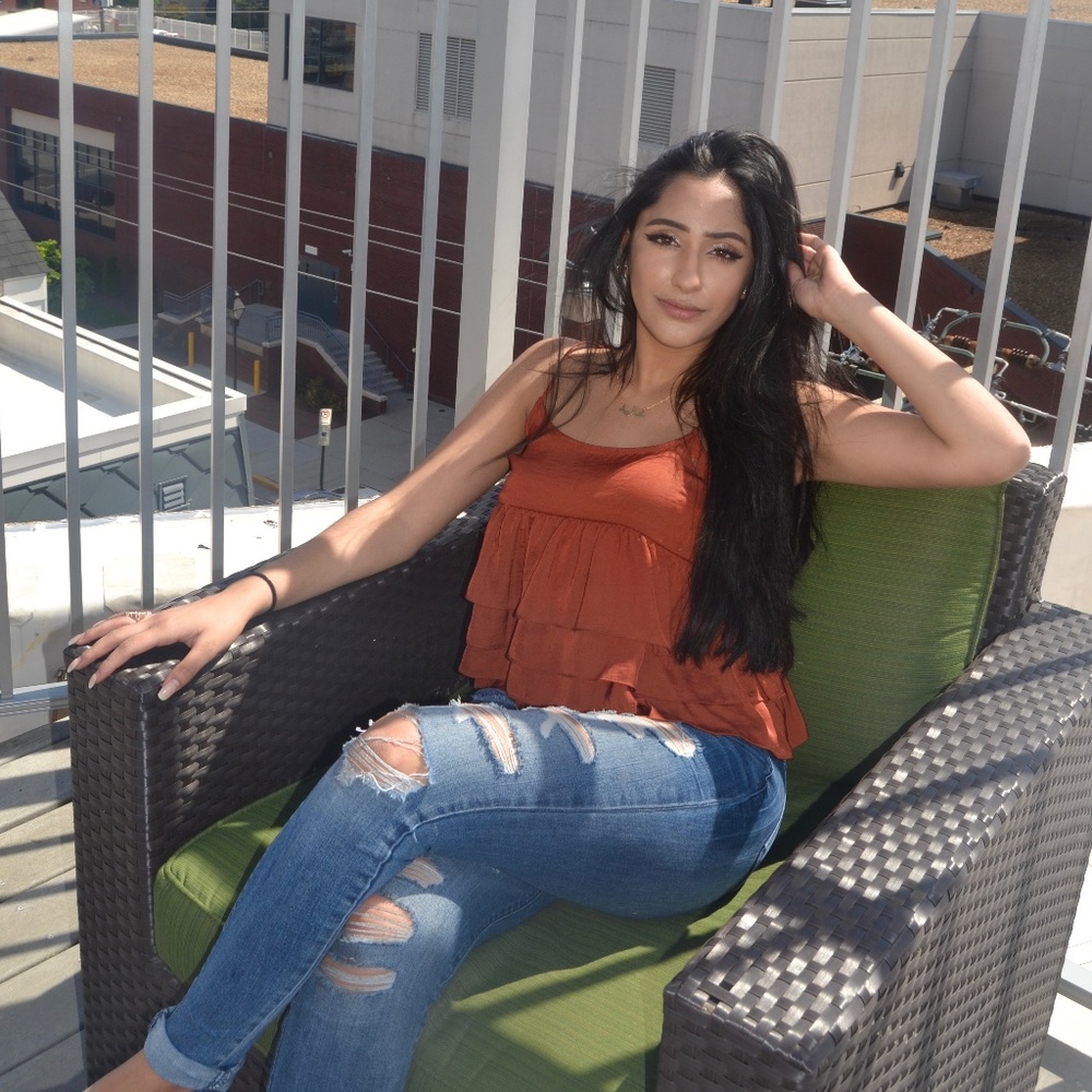 Meet your Posher, Ayesha